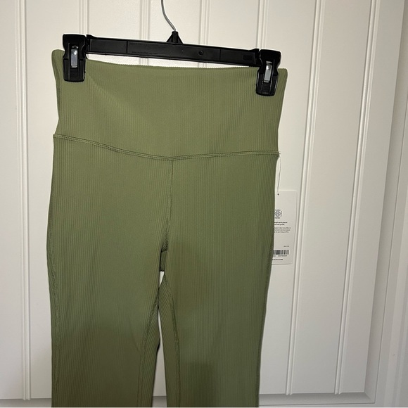 NWT Athleta Green Elation Rib Crop Flare Pants Size Small - Picture 2 of 10